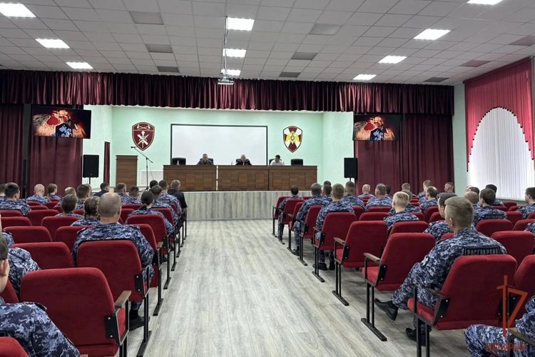Конструктивный диалог: начальник Управления Росгвардии по Республике Мордовия встретился с личным составом батальона полиции отдела вневедомственной охраны