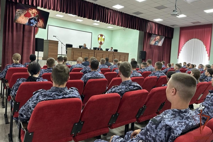 Конструктивный диалог: начальник Управления Росгвардии по Республике Мордовия встретился с личным составом батальона полиции отдела вневедомственной охраны