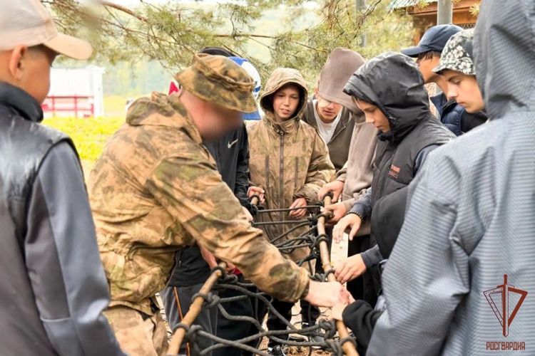  Росгвардия учит безопасности: в Мордовии прошло практико-ориентированное занятие для школьников
