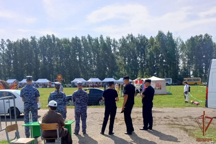 Росгвардейцы обеспечили спокойную и безопасную атмосферу на праздничных мероприятиях в Мордовии