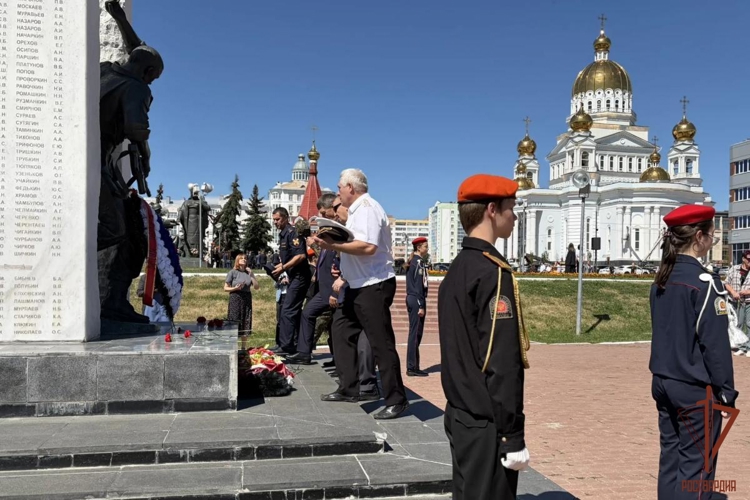 В Саранске сотрудники и ветераны Росгвардии почтили память героев