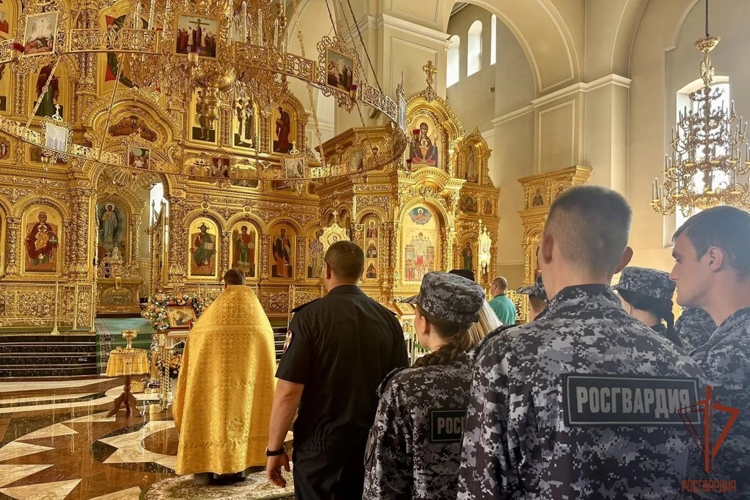 В Мордовии росгвардейцы почтили память небесного покровителя ведомства - святого равноапостольного князя Владимира