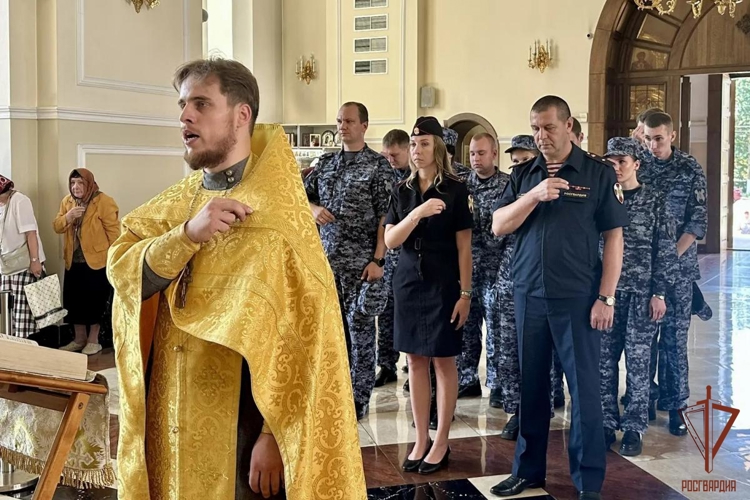 В Мордовии росгвардейцы почтили память небесного покровителя ведомства - святого равноапостольного князя Владимира