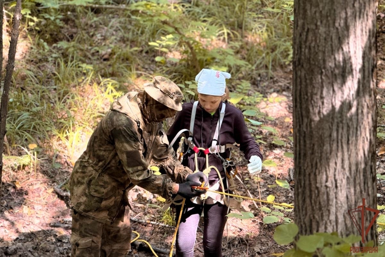 В Мордовии сотрудник ОМОН «Аркуда» познакомил участников турпохода с основами безопасности 