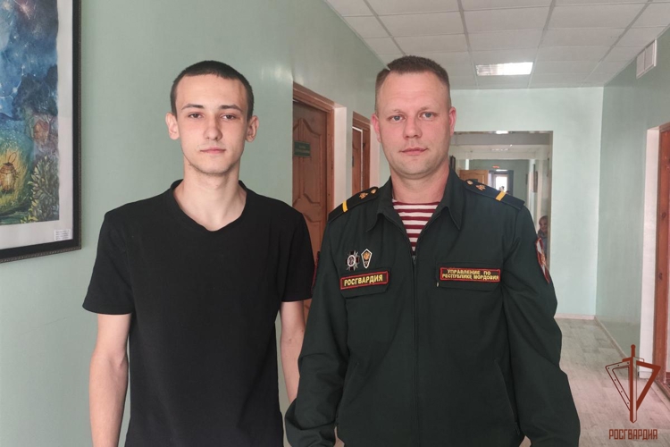 В Саранске росгвардеец пришел на помощь подростку, пострадавшему на пожаре