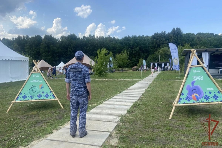 В Мордовии сотрудники Росгвардии охраняют порядок на Всероссийском семейном туристском фестивале 