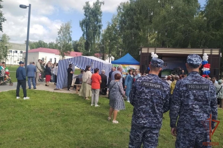 В Мордовии сотрудники Росгвардии обеспечили охрану общественного порядка праздничных муниципальных мероприятий