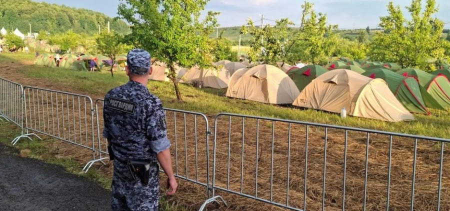 В Мордовии сотрудники Росгвардии охраняют порядок на Всероссийском семейном туристском фестивале 