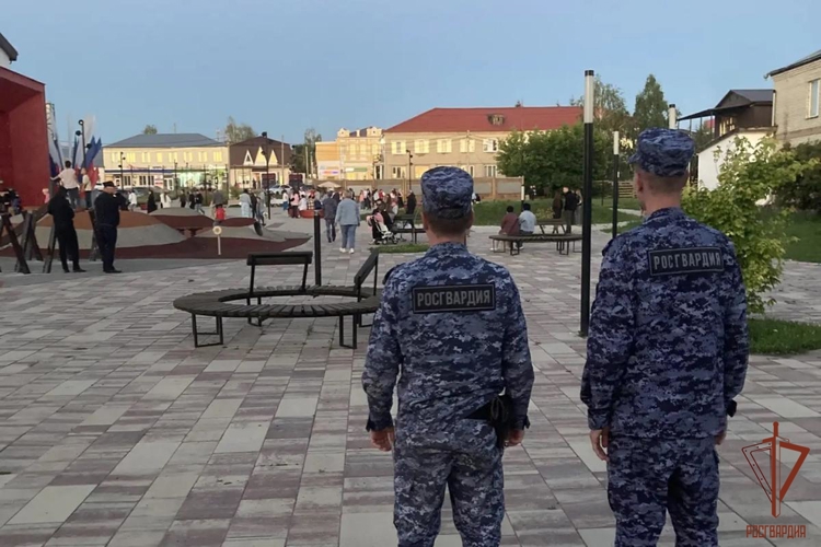 В Мордовии сотрудники Росгвардии обеспечили охрану общественного порядка праздничных муниципальных мероприятий