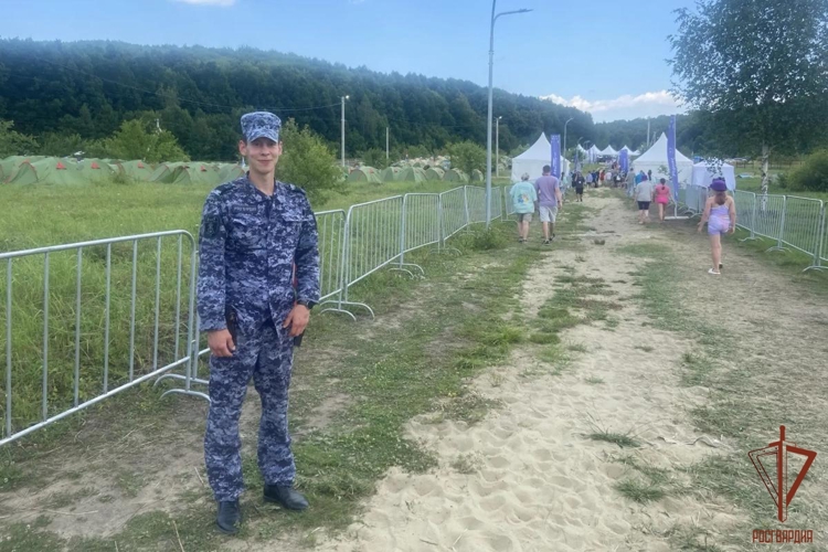 В Мордовии сотрудники Росгвардии охраняют порядок на Всероссийском семейном туристском фестивале 