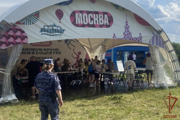В Мордовии сотрудники Росгвардии охраняют порядок на Всероссийском семейном туристском фестивале 