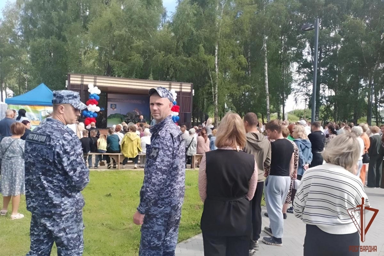 В Мордовии сотрудники Росгвардии обеспечили охрану общественного порядка праздничных муниципальных мероприятий