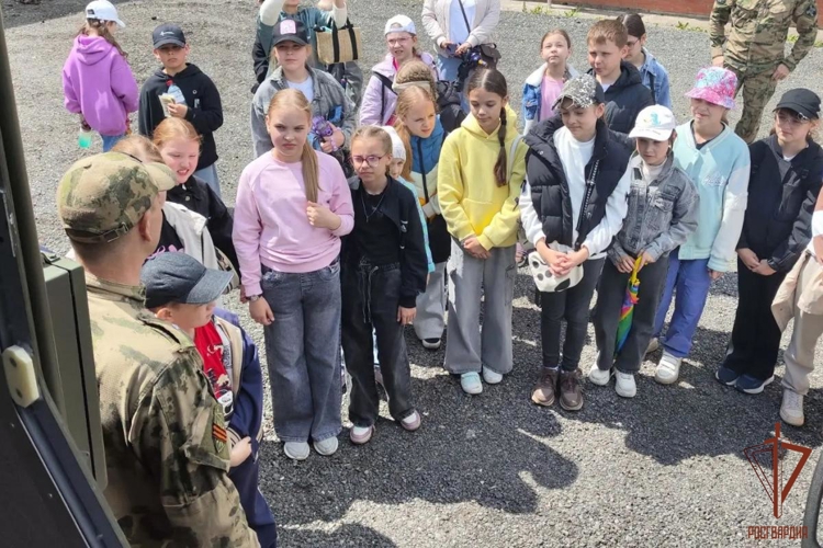 В Мордовии сотрудники СОБР «Звезда» рассказали детям о безопасном поведении в интернете