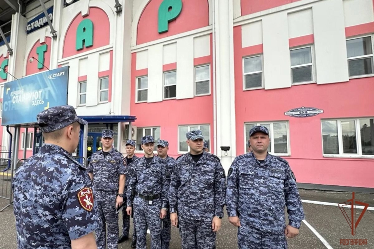 Сотрудники Росгвардии обеспечили охрану общественного порядка на футбольном матче в Саранске
