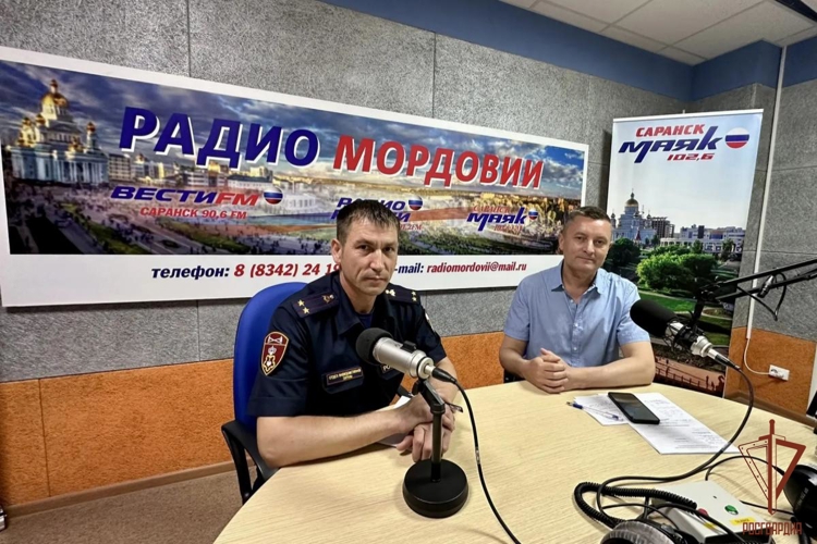 В Мордовии в прямом радиоэфире сотрудник отдела вневедомственной охраны рассказал жителям о защите имущества и профилактике краж