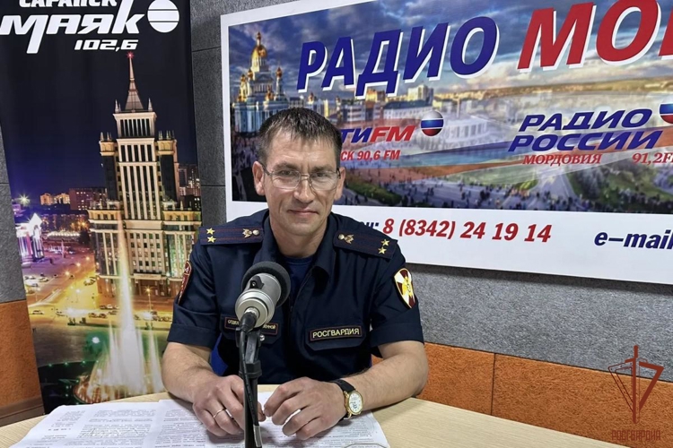 В Мордовии в прямом радиоэфире сотрудник отдела вневедомственной охраны рассказал жителям о защите имущества и профилактике краж