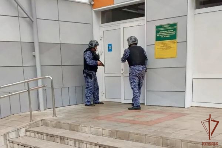 В Мордовии росгвардейцы отработали действия при возникновении угроз в образовательных учреждениях