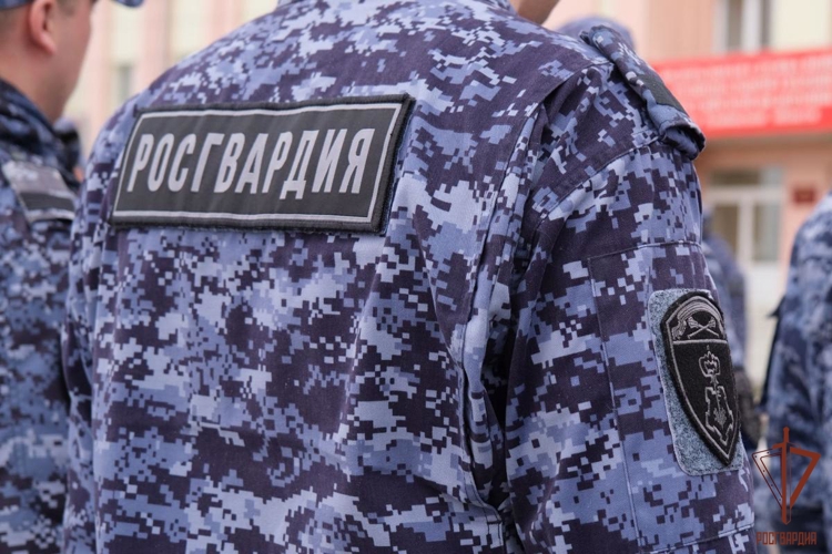 Сотрудники Росгвардии пресекли противоправные действия несовершеннолетних граждан в магазинах Саранска