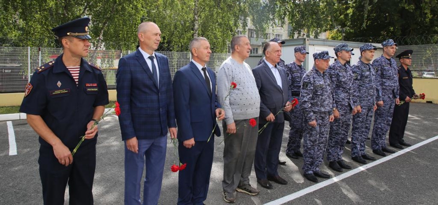 В Саранске сотрудники Росгвардии почтили память коллеги