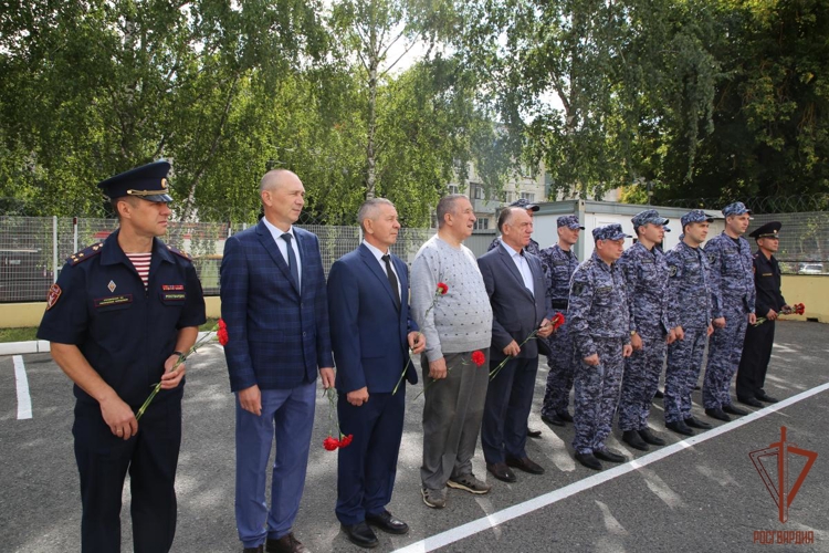 В Саранске сотрудники Росгвардии почтили память коллеги