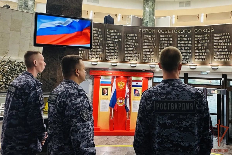 Музейная экскурсия сотрудников Управления Росгвардии по Республике Мордовия в преддверии Дня Государственного флага РФ