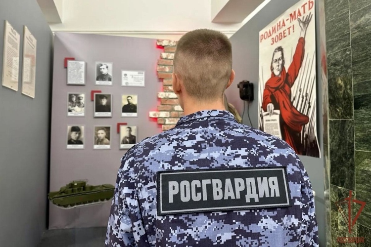 Музейная экскурсия сотрудников Управления Росгвардии по Республике Мордовия в преддверии Дня Государственного флага РФ