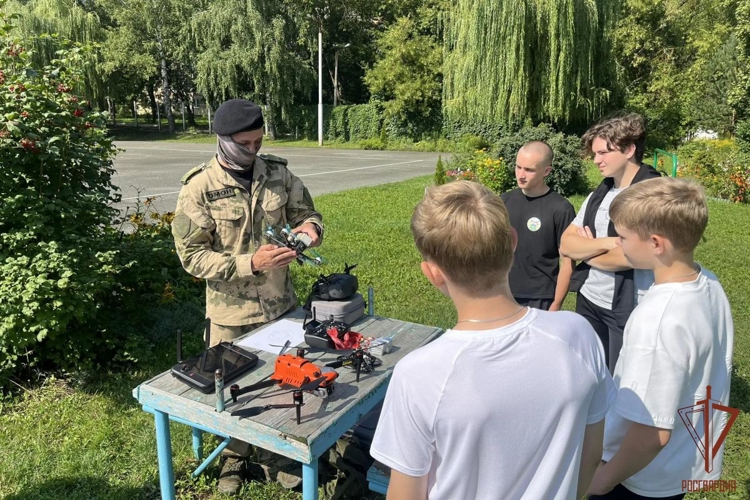 В Мордовии офицеры спецподразделений провели подготовку школьников к финалу всероссийской игры «Зарница 2.0»