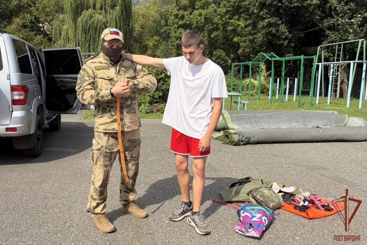 В Мордовии офицеры спецподразделений провели подготовку школьников к финалу всероссийской игры «Зарница 2.0»