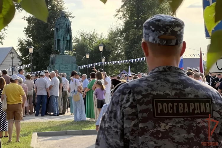 Росгвардейцы обеспечили общественную безопасность во время проведения масштабного праздника в Темникове