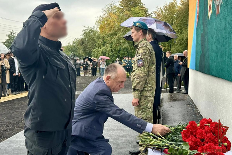 В Саранском электромеханическом колледже сотрудники Росгвардии приняли участие в открытии мурала кавалеру ордена Мужества Игорю Паничкину