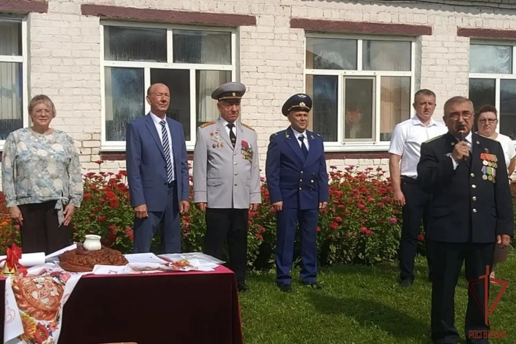 От офицеров — детям: в школах Мордовии прошли душевные встречи с бойцами и ветеранами Росгвардии
