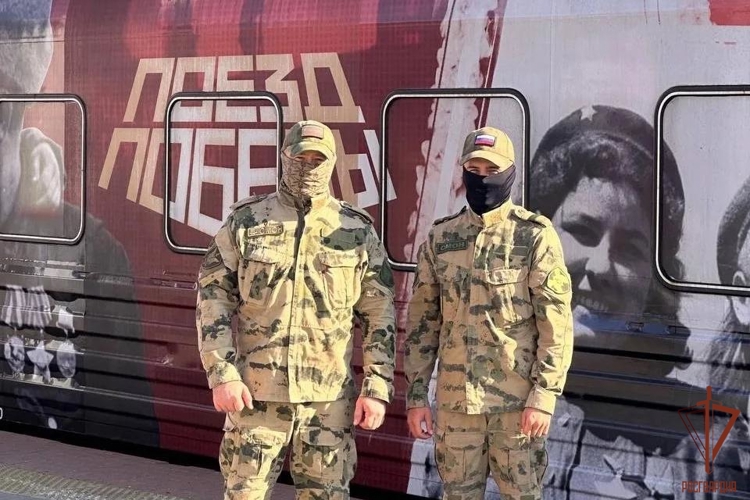 В Саранске сотрудники Росгвардии обеспечивают безопасность передвижной выставки «Поезд Победы» 