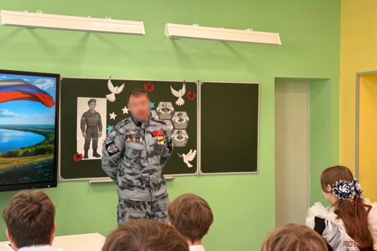 В Мордовии сотрудник ОМОН «Аркуда» Росгвардии провел урок цифровой безопасности для старшеклассников