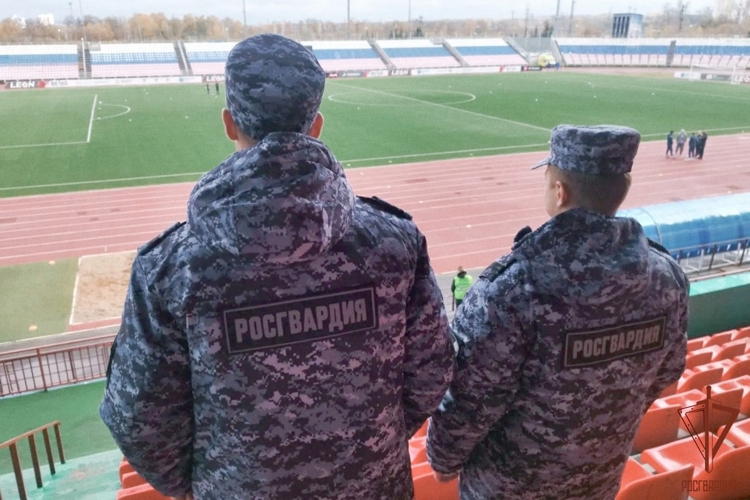 В Саранске сотрудники Росгвардии обеспечили безопасность на футбольном матче Второй лиги Чемпионата России