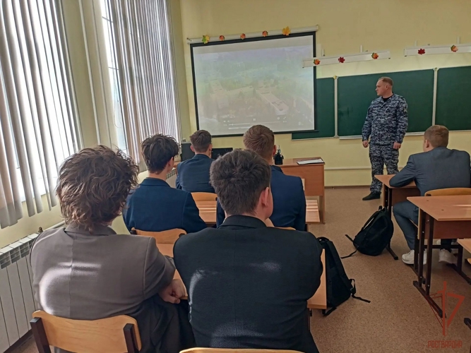 В Мордовии росгвардейцы помогли выпускникам определиться с выбором будущей профессии