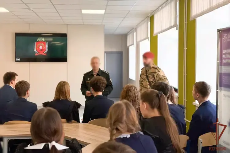 В Мордовии представители Росгвардии и Академии ВНГ РФ провели профориентационное мероприятие для школьников 