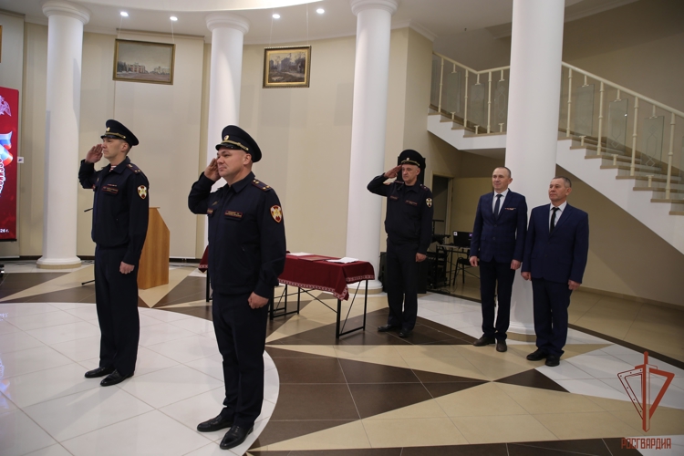 В Саранске молодые сотрудники вневедомственной охраны Росгвардии приняли присягу 