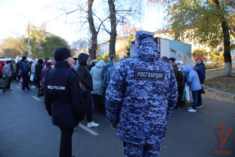 Сотрудники Росгвардии обеспечили безопасность на продовольственной ярмарке в Саранске