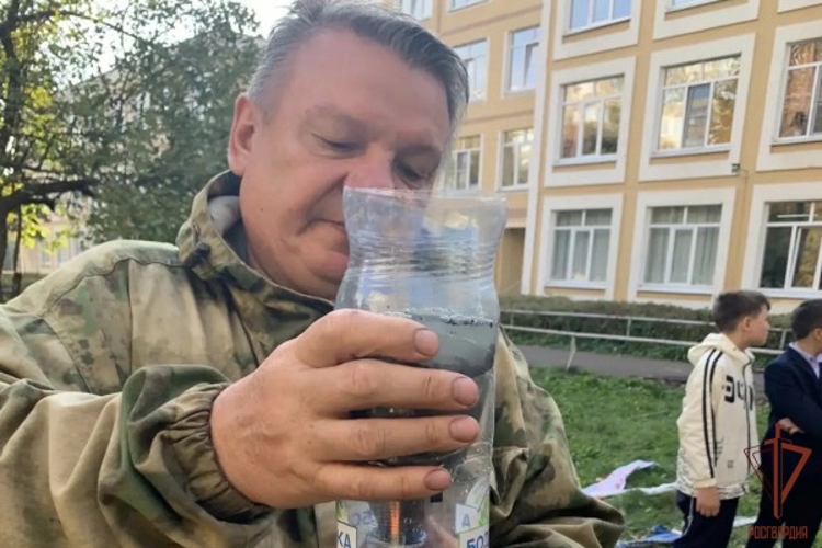 В Саранске росгвардеец учил школьников выживать в дикой природе